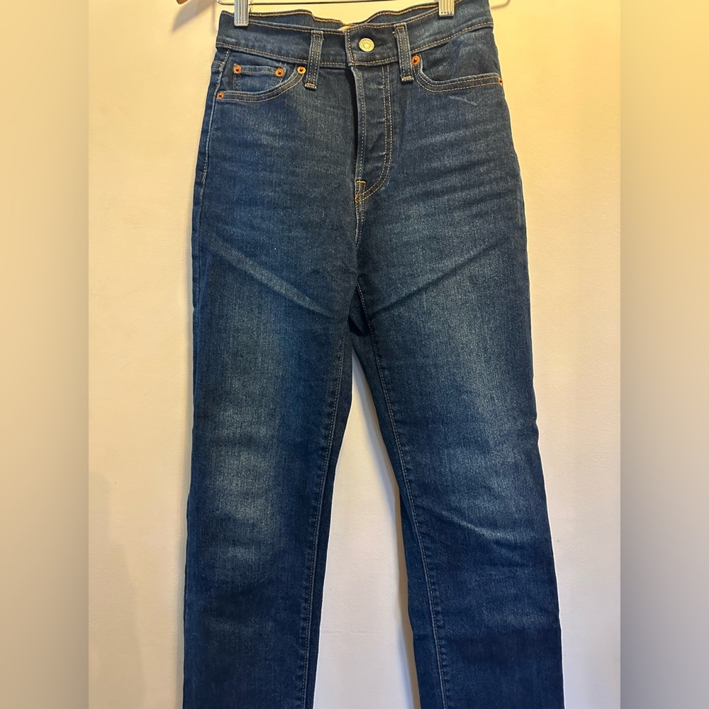 NWOT Levi Wedgie Straight sz 26 cropped